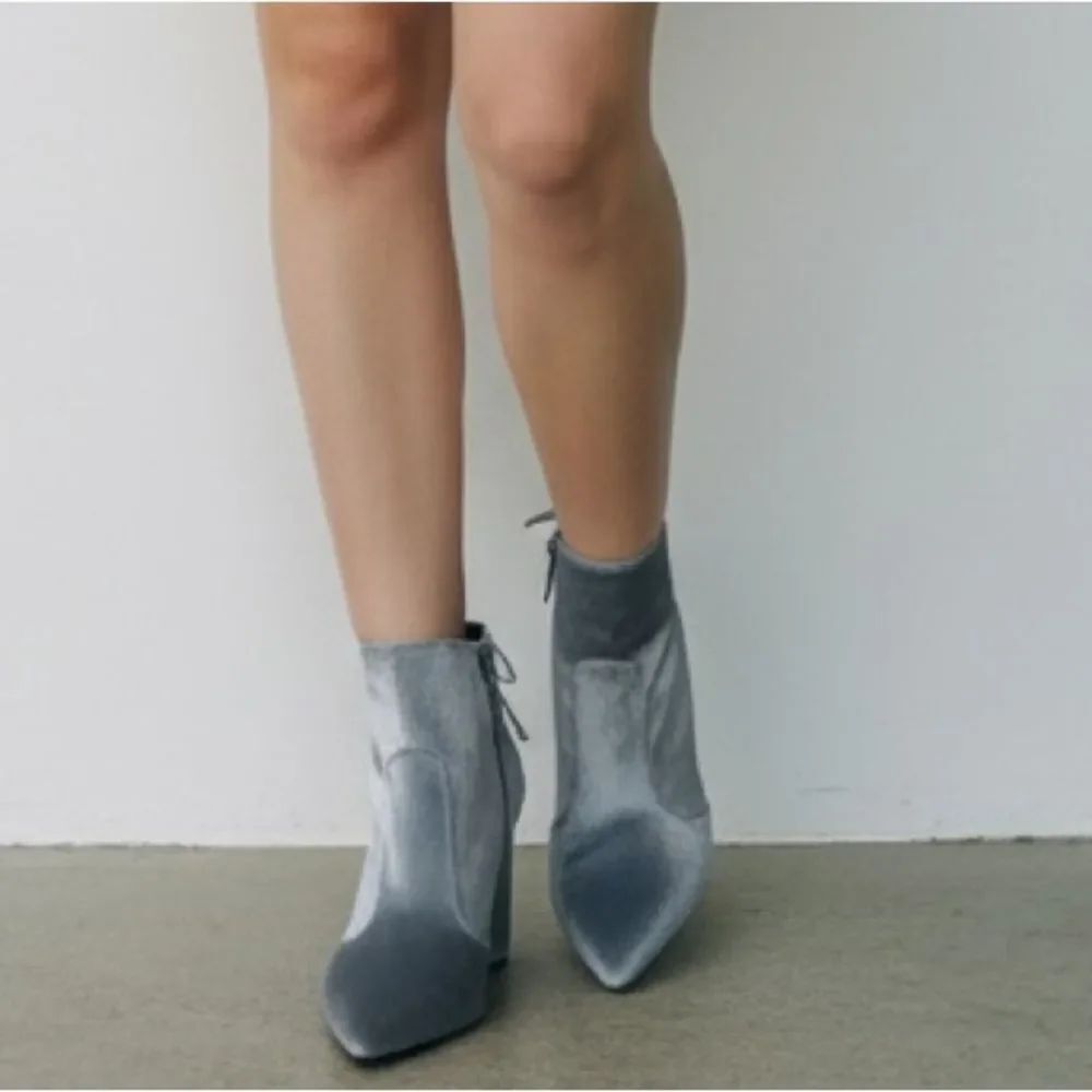 Stuart Weitzman Grandy Silver Bluish Steel Pane Velvet Ankle Boots Size 6.5M